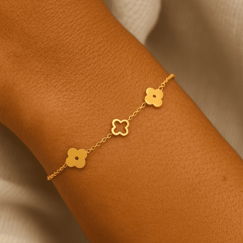 Clover Station Necklace (+ Complimentary Bracelet)