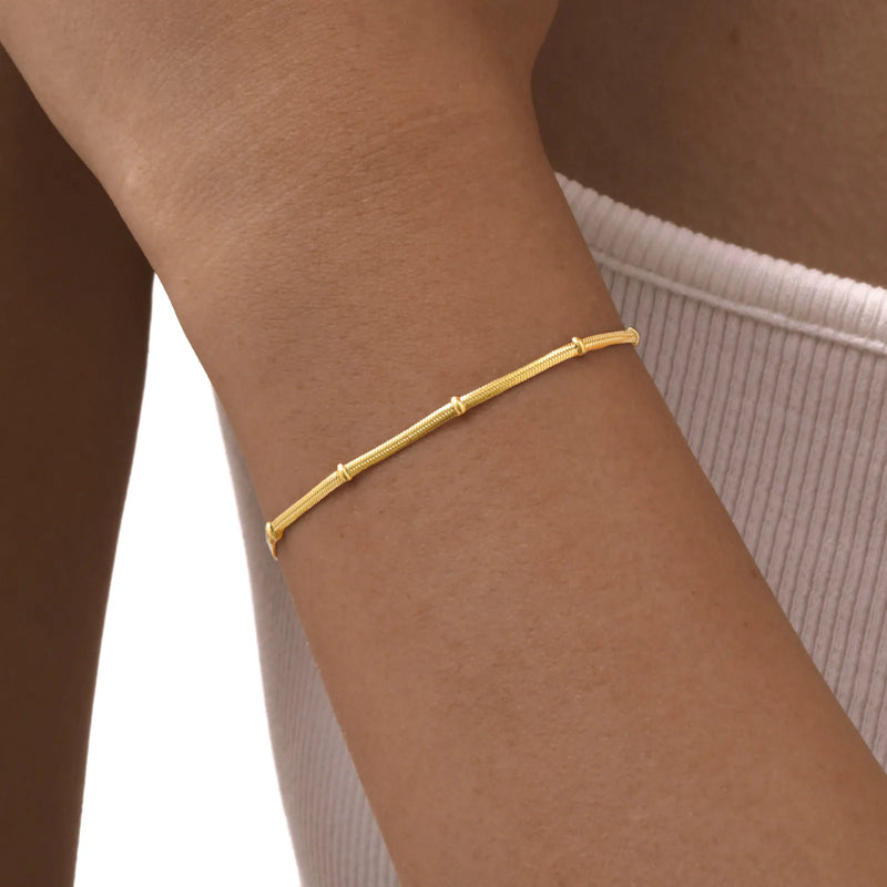 Golden Thread Necklace (+ Complimentary Bracelet)