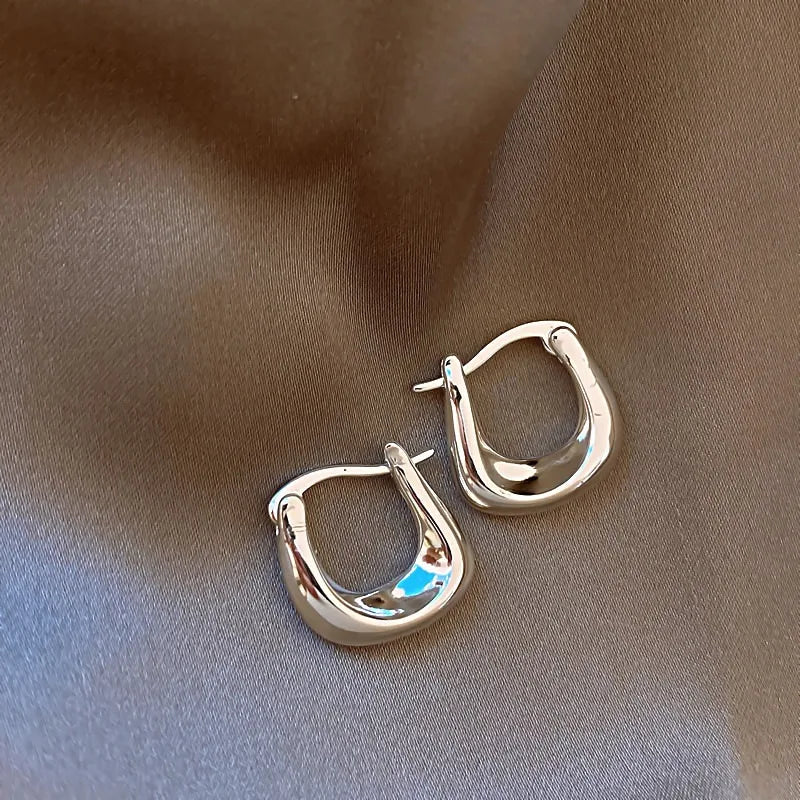 Huggie Curve Earrings