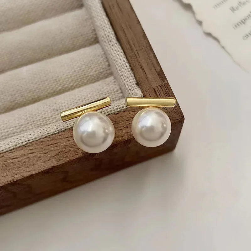 Poise Pearl Bar Earrings